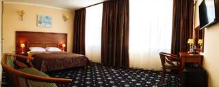 Отель Отельно-ресторанный комплекс Златогор Lubny Люкс с кроватью размера "queen-size"-1